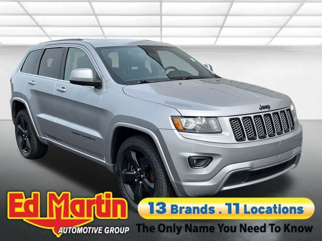 2015 Jeep Grand Cherokee Altitude in Billet Silver Metallic — front three-quarter view