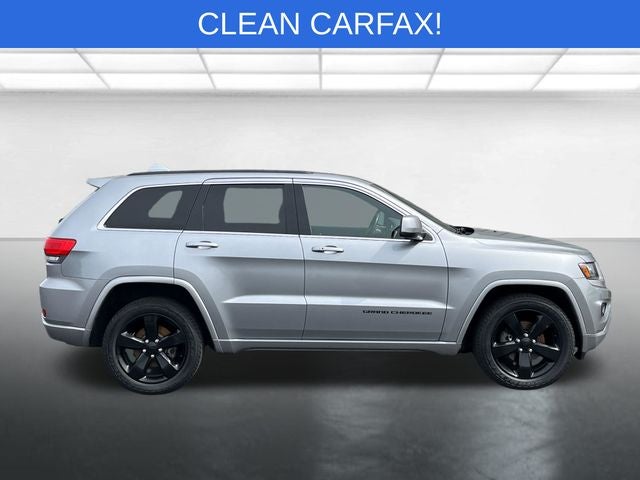 2015 Jeep Grand Cherokee — rear three-quarter view