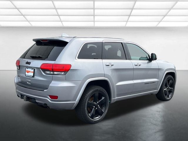 2015 Jeep Grand Cherokee — interior view