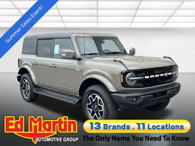 2025 Ford Bronco Outer Banks in Gray — front three-quarter view