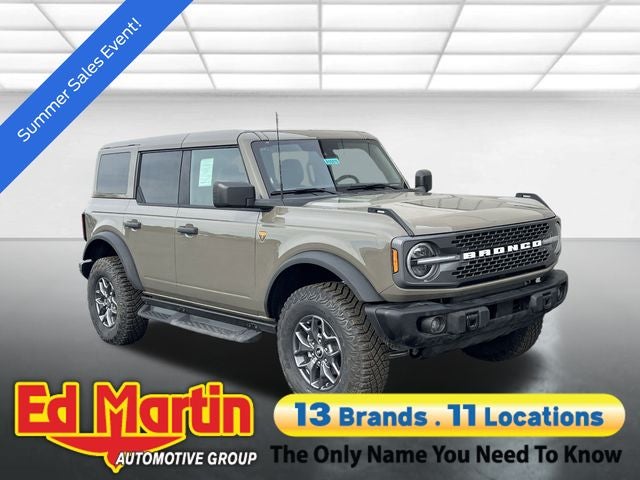 2025 Ford Bronco Badlands in Gray — front three-quarter view