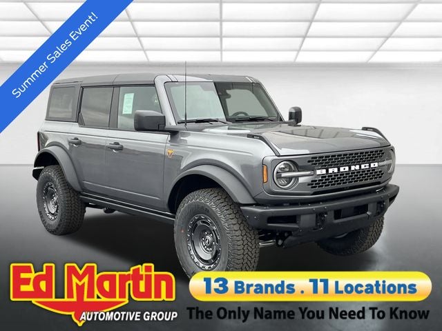 2025 Ford Bronco Badlands in Gray Metallic — front three-quarter view