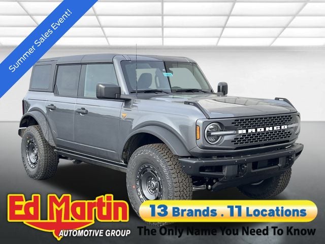 2025 Ford Bronco Badlands in Gray Metallic — front three-quarter view